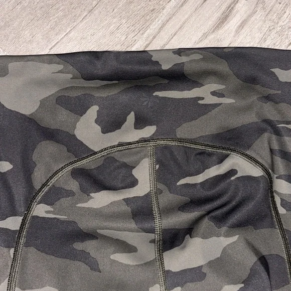 Athleta Ultimate Camo 7/8 Legging Olive Green S/531773 - Picture 5 of 5